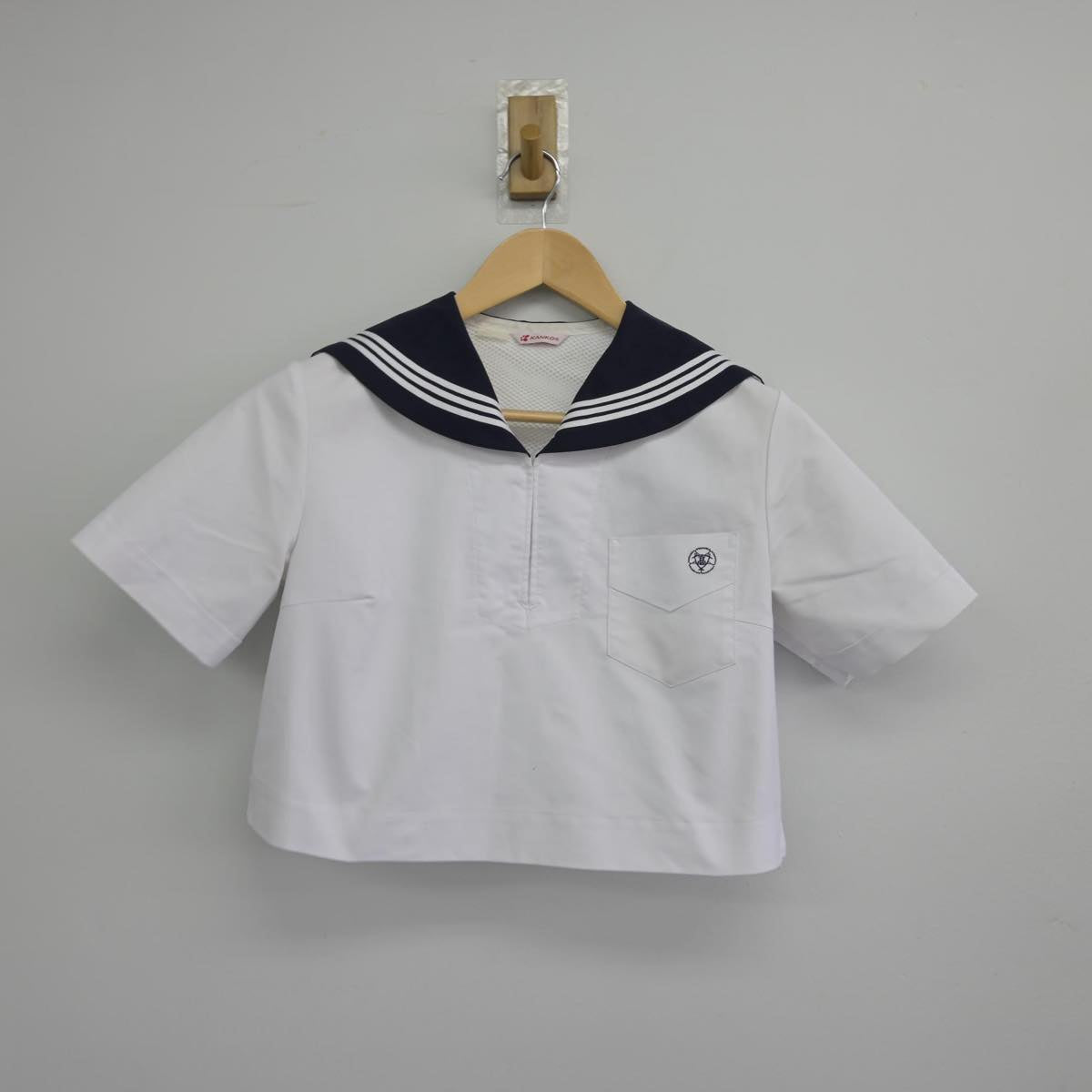 【中古】福岡県 精華女子高等学校 女子制服 2点（セーラー服・ニット）sf032389