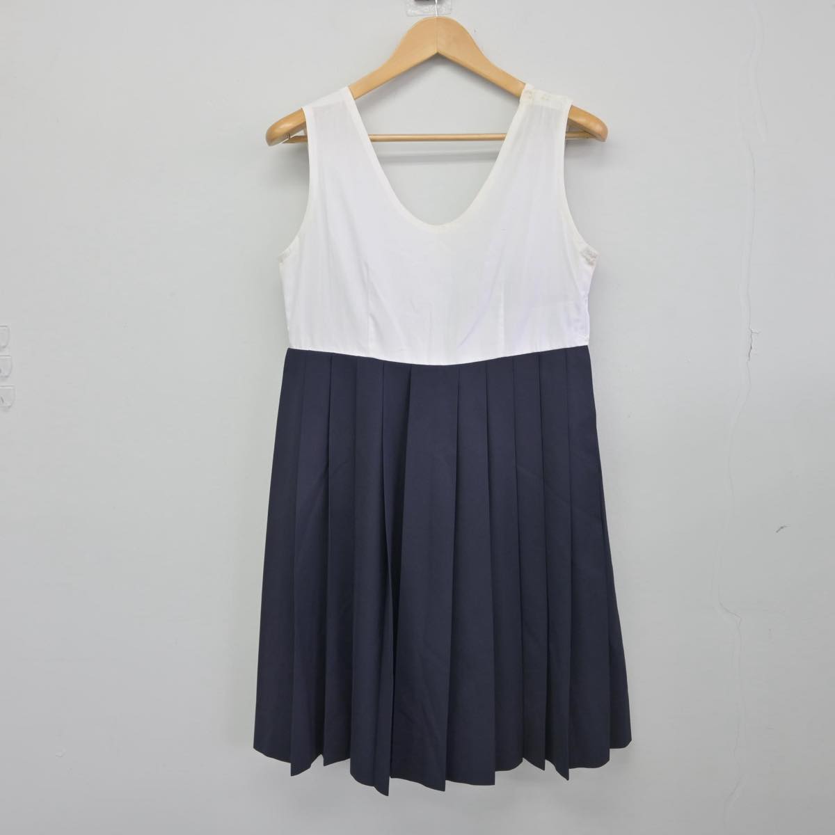 【中古】福岡県 精華女子高等学校 女子制服 3点（スカート・ニット・ジャンパースカート）sf032391