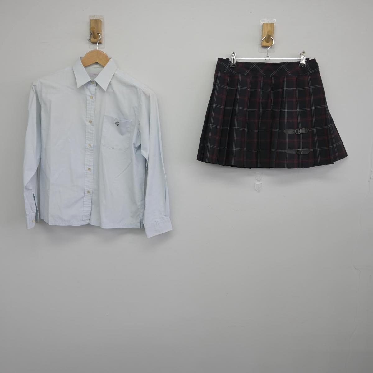 【中古】千葉県 千葉県立船橋旭高等学校 女子制服 2点（シャツ・スカート）sf032392