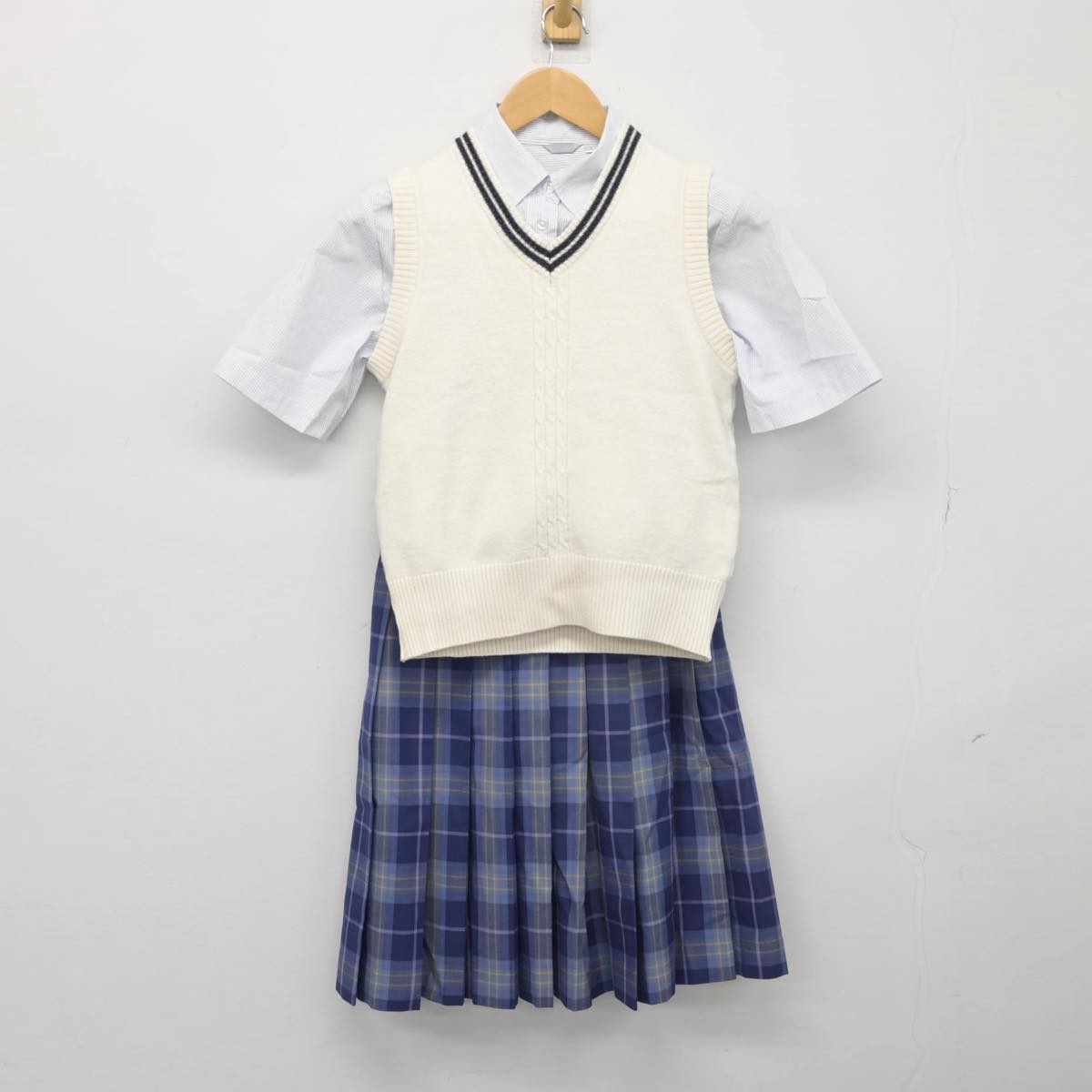 【中古】東京都 品川エトワール女子高等学校 女子制服 3点（ニットベスト・シャツ・スカート）sf032404