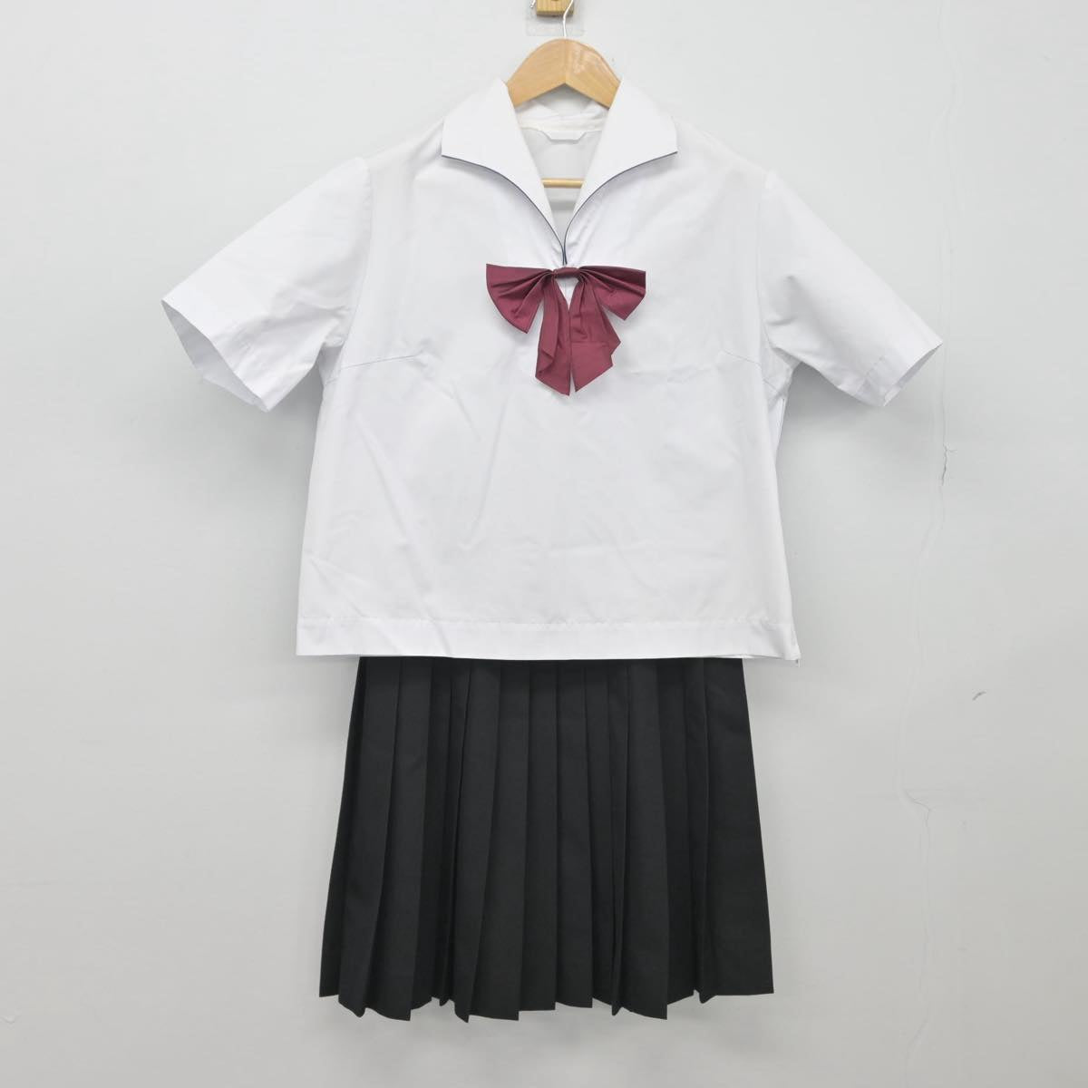 【中古】高知県 安芸中学校・高等学校 女子制服 4点（セーラー服・セーラー服・スカート）sf032419