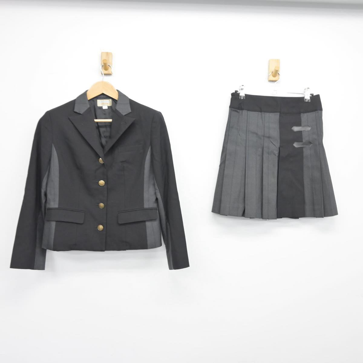 【中古】東京都 忍岡高等学校 女子制服 2点（ブレザー・スカート）sf032421