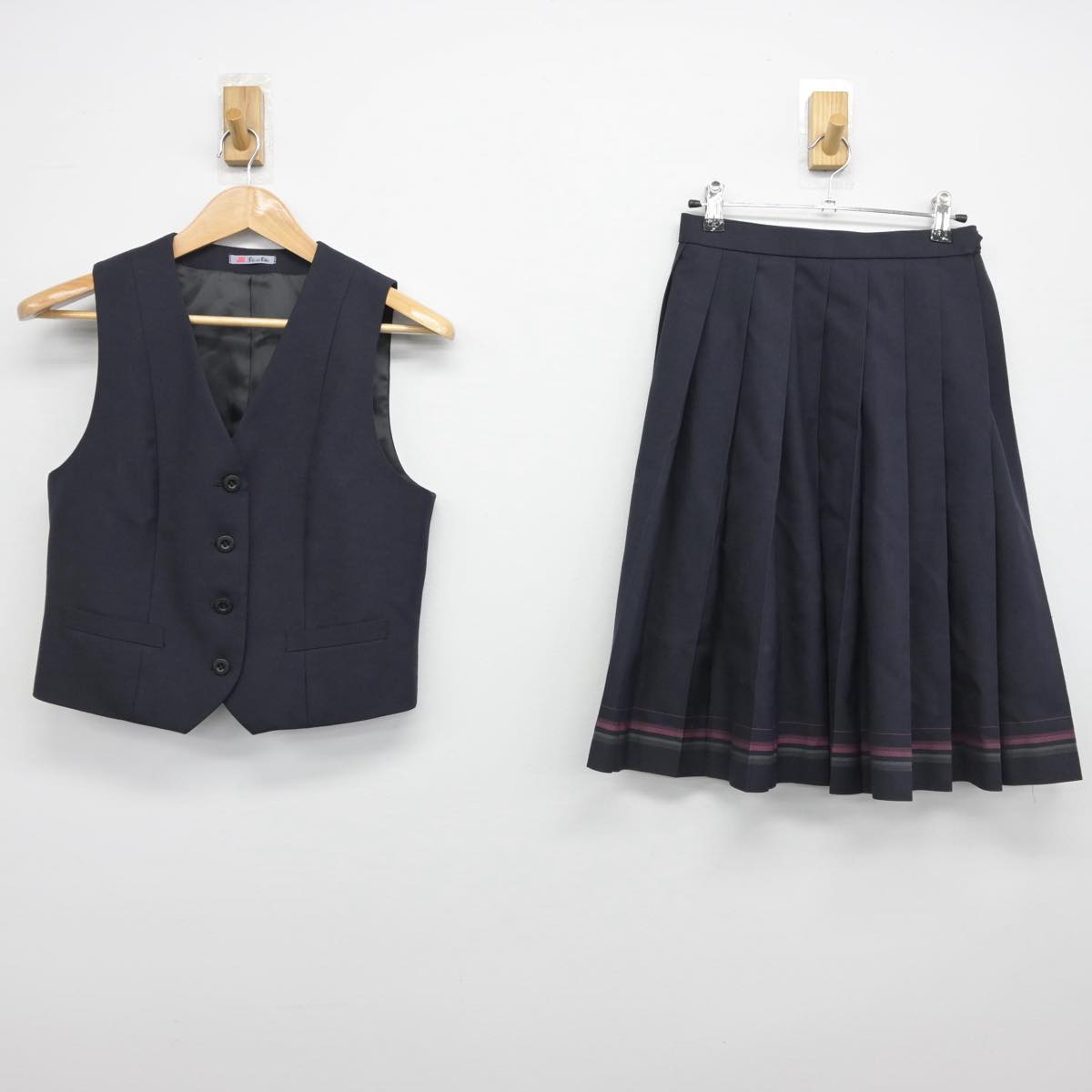 【中古】東京都 文華女子高等学校 女子制服 2点（ベスト・スカート）sf032443