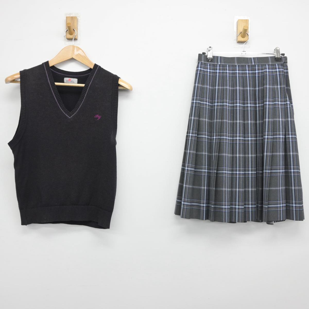 【中古】東京都 文華女子高等学校 女子制服 2点（ニットベスト・スカート）sf032444