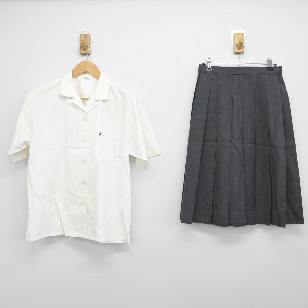 【中古】岐阜県 可児高等学校 女子制服 2点（シャツ・スカート）sf032449