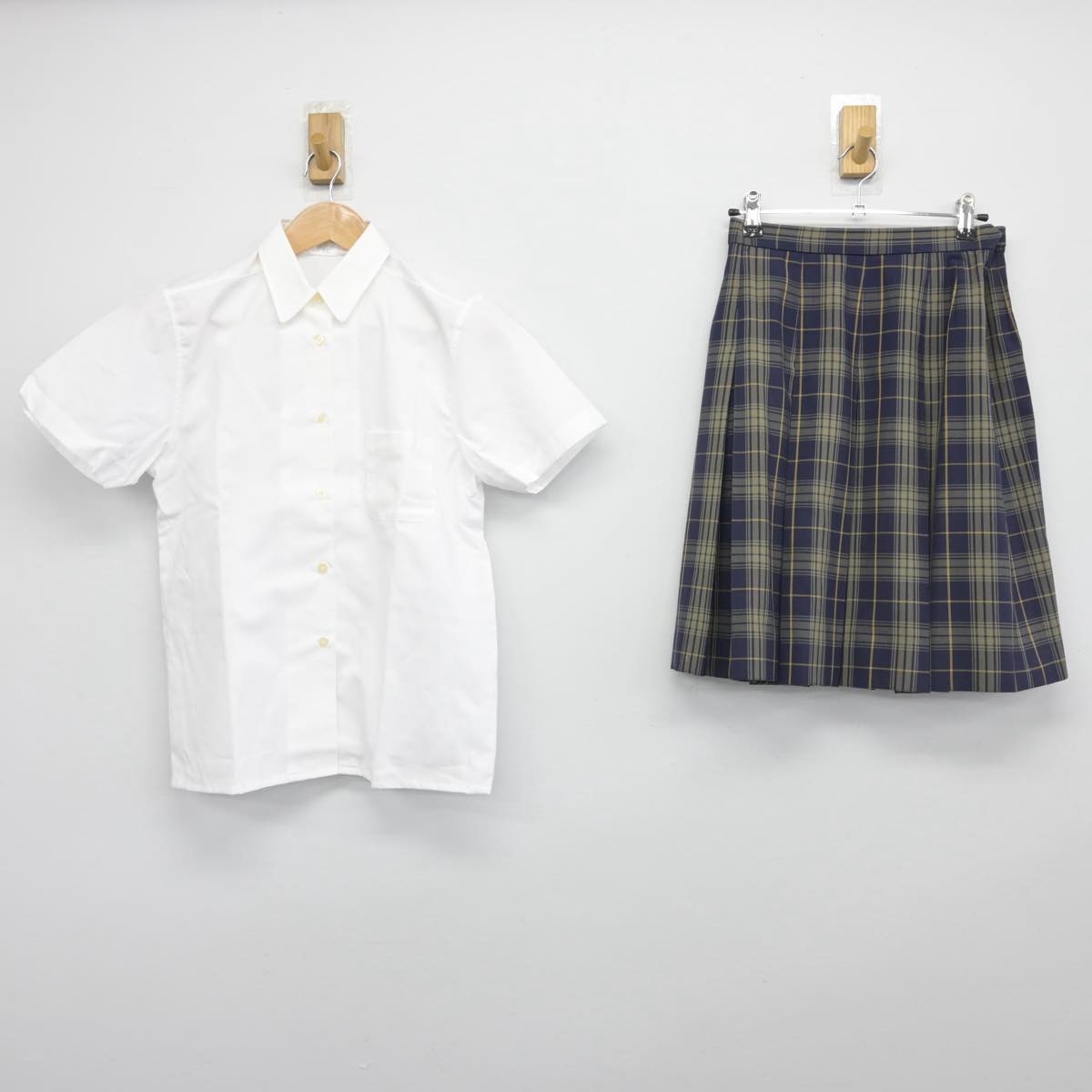 【中古】島根県 出雲北陵高等学校 女子制服 3点（シャツ・スカート）sf032454