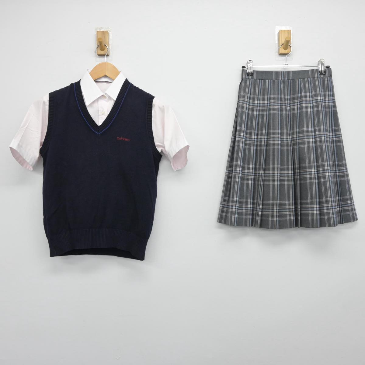 【中古】福島県 会津若松ザベリオ学園高等学校 女子制服 3点（シャツ・ニットベスト・スカート）sf032464