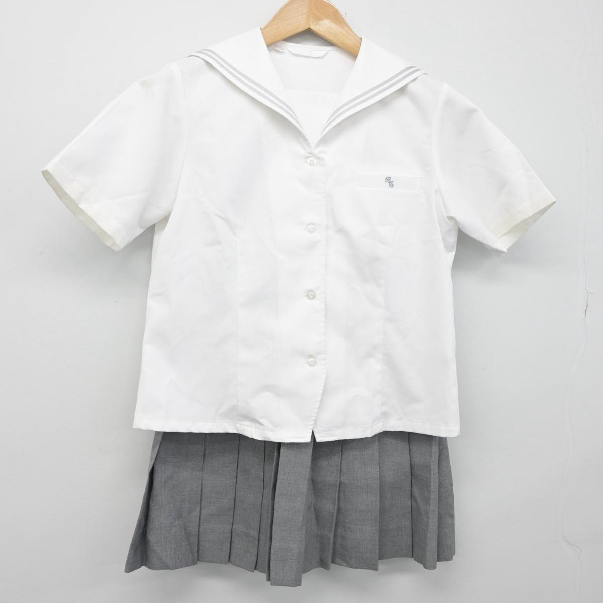 【中古】東京都 武蔵丘高等学校 女子制服 2点（セーラー服・スカート）sf032467