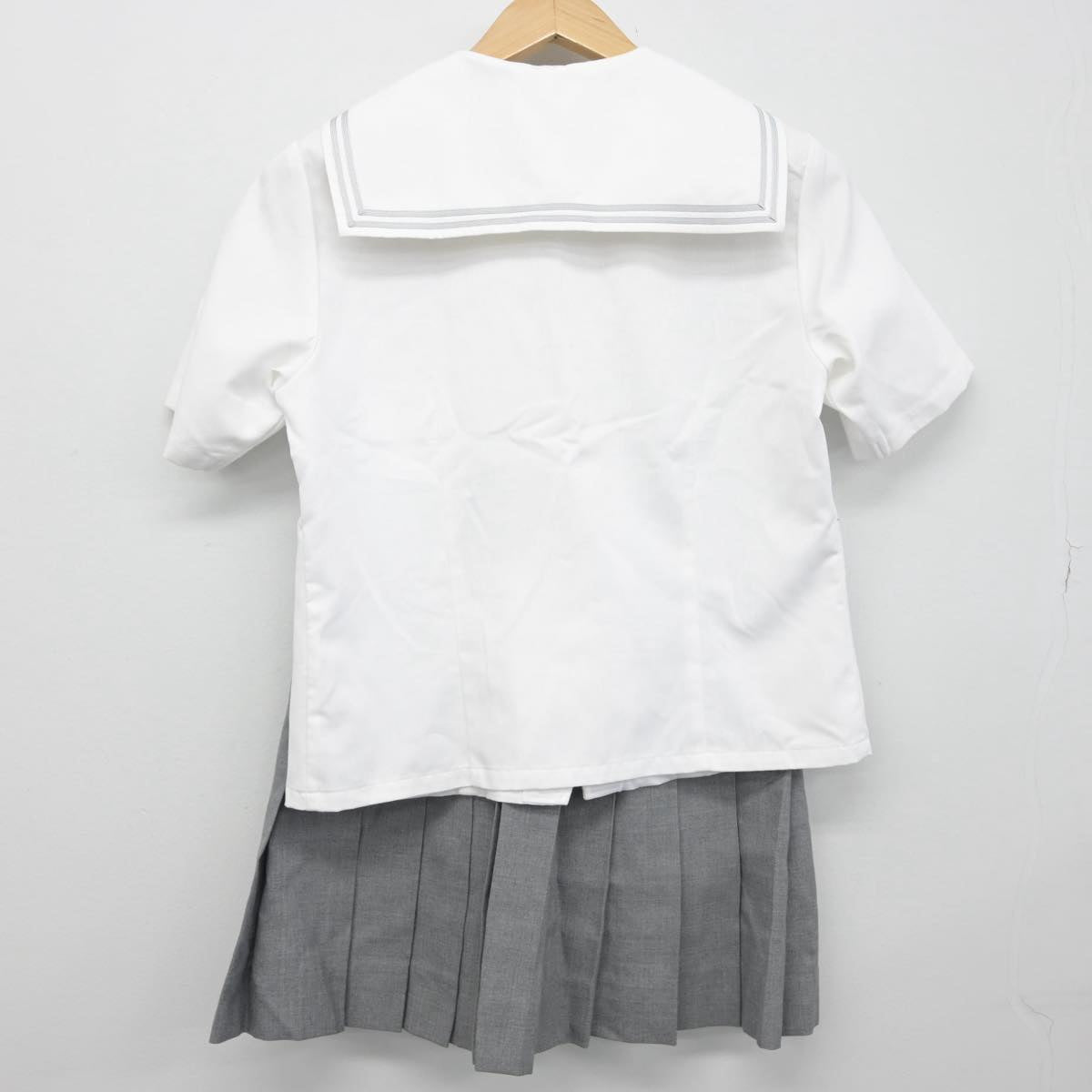 【中古】東京都 武蔵丘高等学校 女子制服 2点（セーラー服・スカート）sf032467