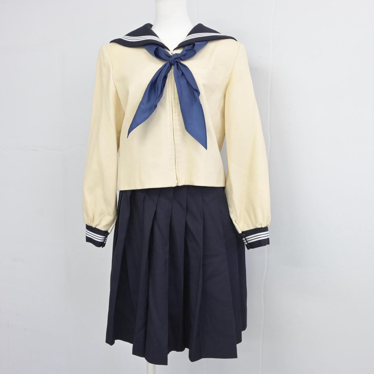 【中古】福岡県 博多女子高等学校 女子制服 3点（セーラー服・スカート）sf032484