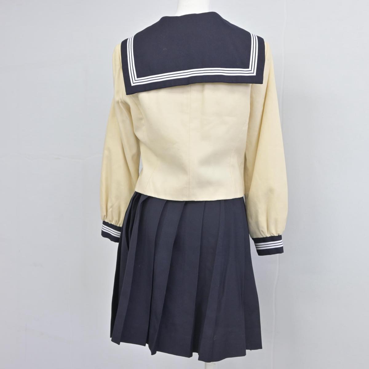 【中古】福岡県 博多女子高等学校 女子制服 3点（セーラー服・スカート）sf032484