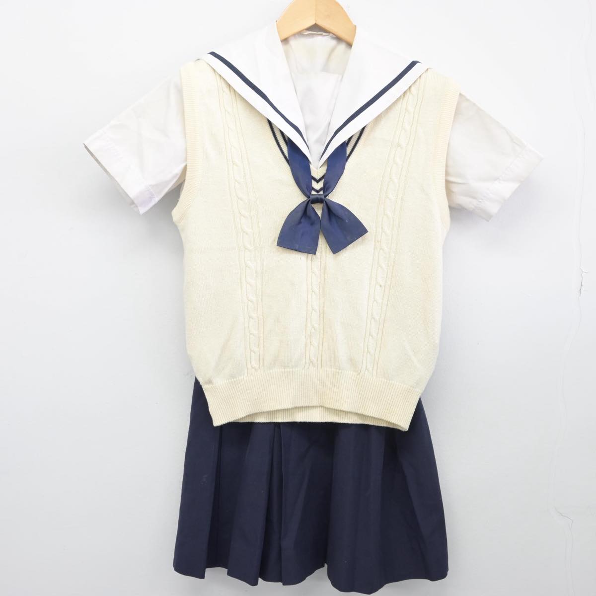 【中古】岡山県 一宮高等学校 女子制服 4点（ニットベスト・セーラー服・スカート）sf032540