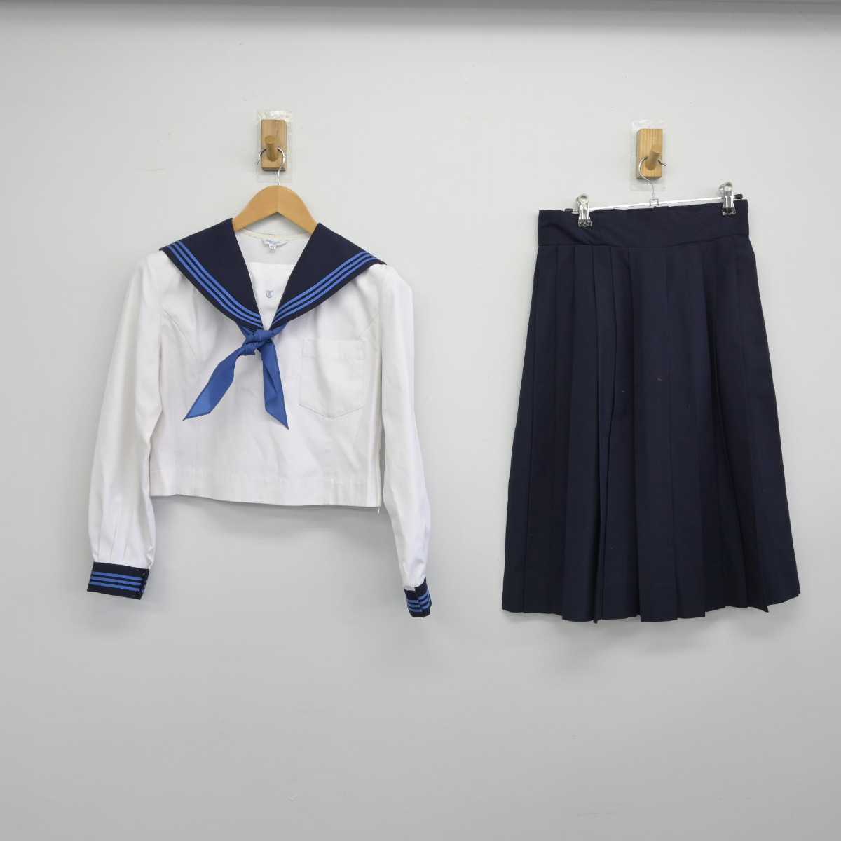 【中古】熊本県 東稜高等学校 女子制服 2点（セーラー服・スカート）sf032596