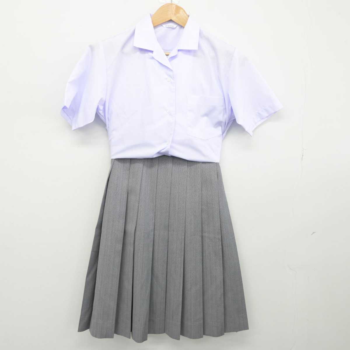 【中古】三重県 菰野中学校 女子制服 2点（シャツ・スカート）sf032721