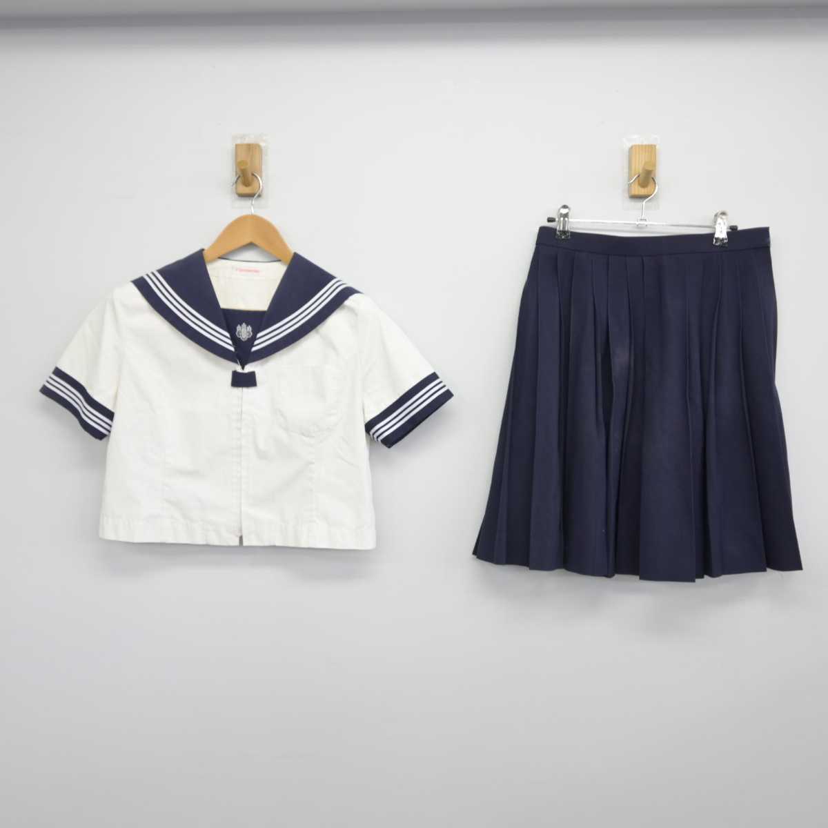 【中古】東京都 目白研心高等学校 女子制服 2点（セーラー服・スカート）sf032888