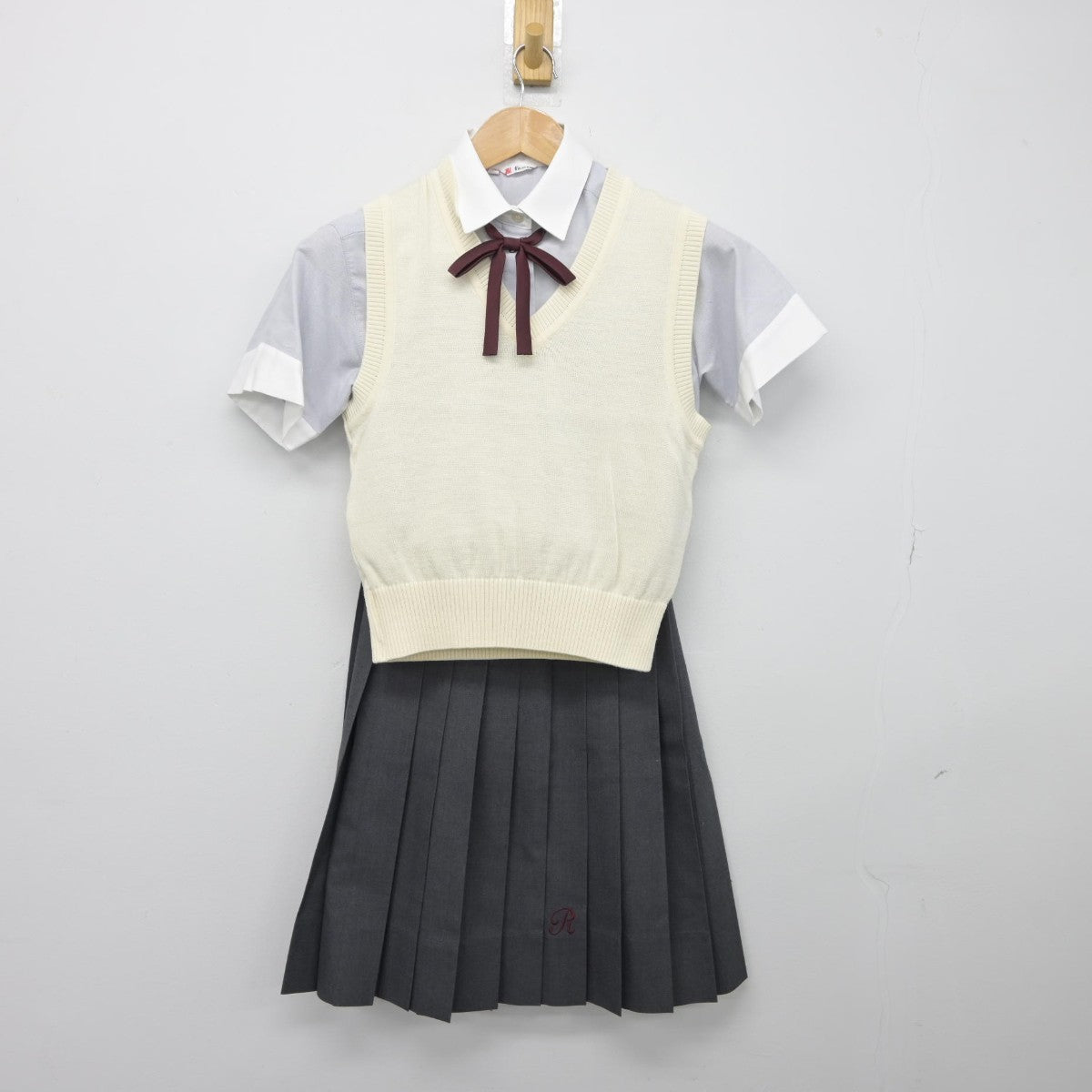 【中古】大阪府 履正社高等学校 女子制服 5点（ニットベスト・シャツ・スカート）sf033051