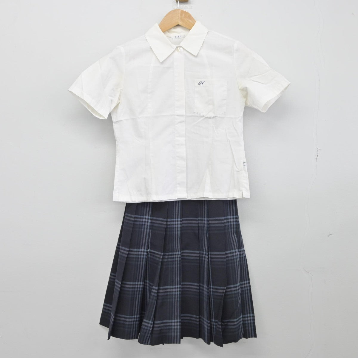 【中古】福岡県 中村学園女子高等学校 女子制服 4点（ニットベスト・シャツ・スカート）sf033069