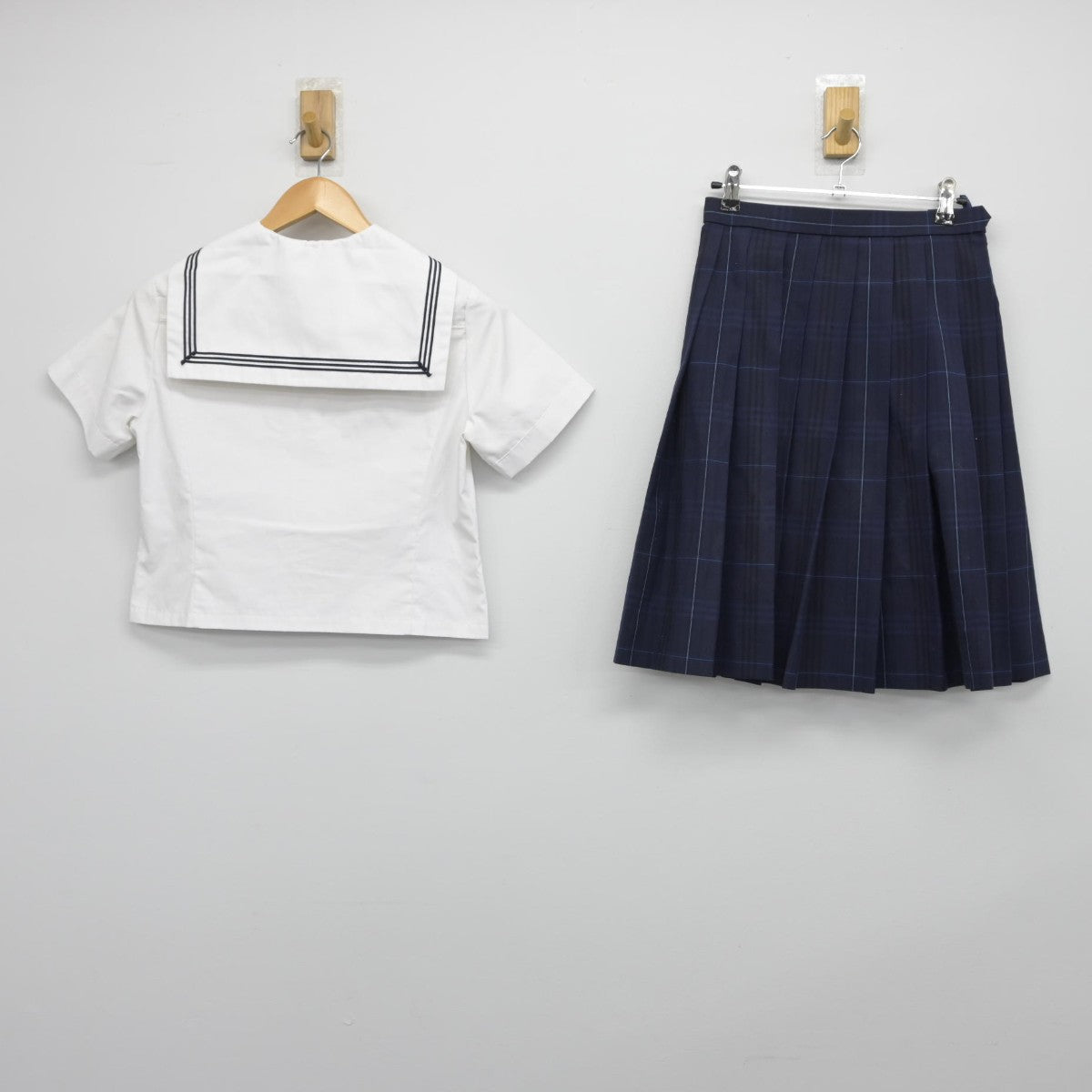 【中古】東京都 佼成学園女子高等学校 女子制服 3点（セーラー服・スカート）sf033089