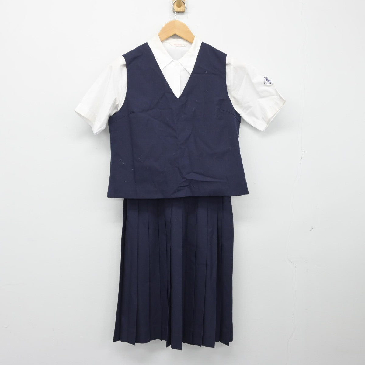 【中古】埼玉県 黒浜西中学校 女子制服 3点（シャツ・ベスト・スカート）sf033123