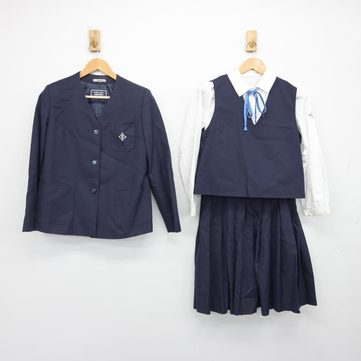 【中古】埼玉県 黒浜西中学校 女子制服 5点（ブレザー・シャツ・ベスト・スカート）sf033124