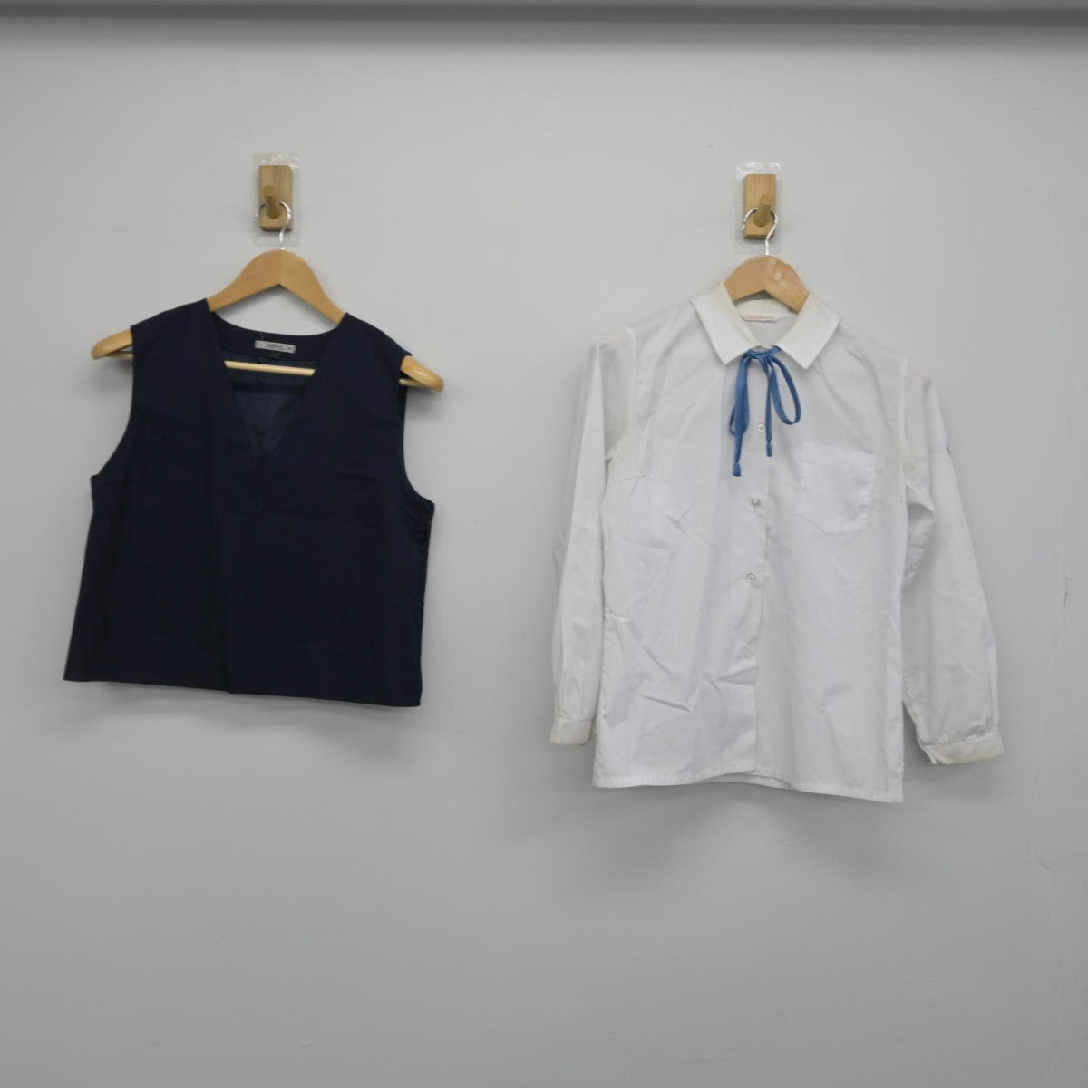 【中古】埼玉県 黒浜西中学校 女子制服 5点（ブレザー・シャツ・ベスト・スカート）sf033124