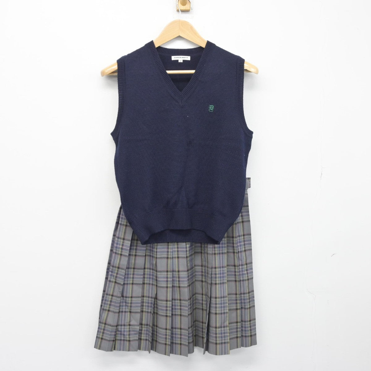 【中古】埼玉県 獨協埼玉中学高等学校 女子制服 3点（ベスト・ベスト・スカート）sf033126