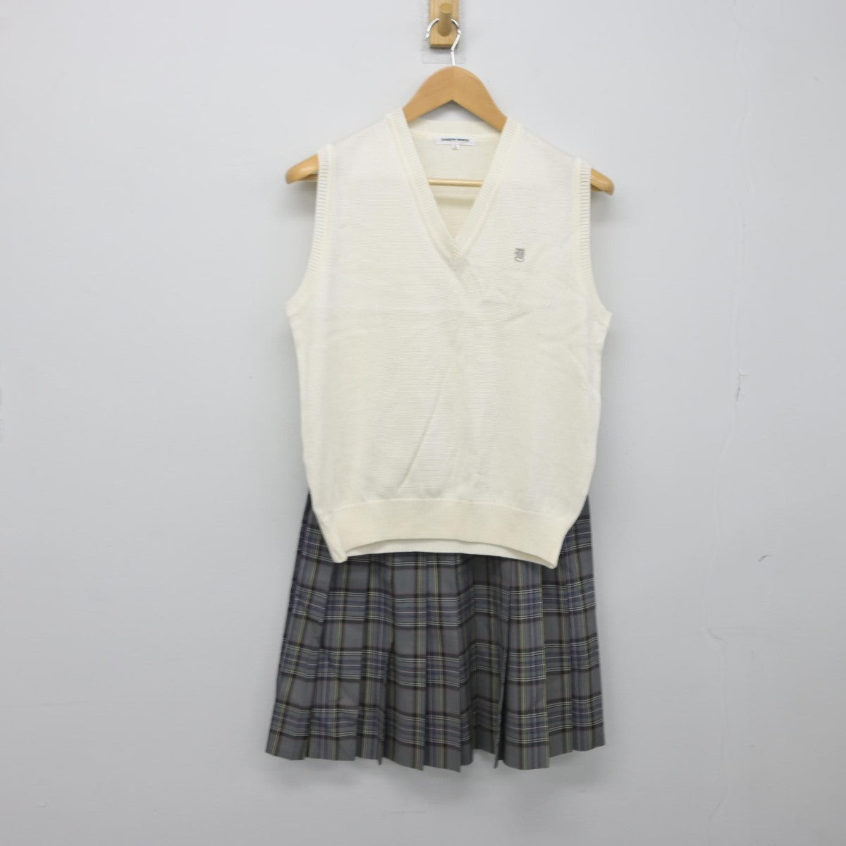 【中古】埼玉県 獨協埼玉中学高等学校 女子制服 3点（ベスト・ベスト・スカート）sf033126