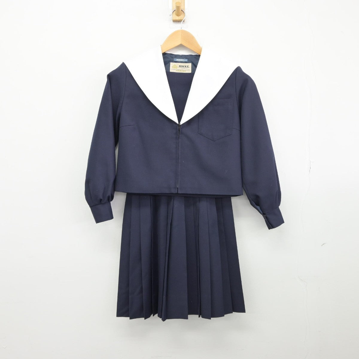 【中古】愛知県 学校名不明 女子制服 2点（セーラー服・スカート）sf033182