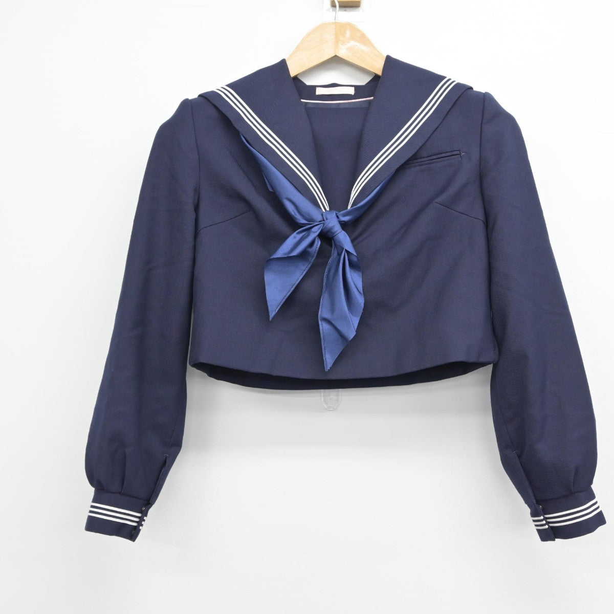 【中古】福岡県 福岡中央高等学校 女子制服 3点（セーラー服・ジャンパースカート）sf033202