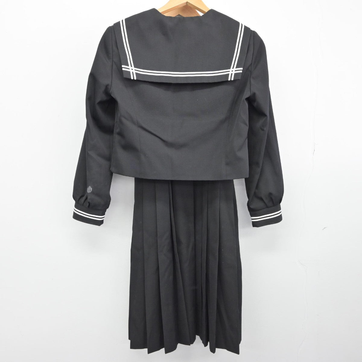 【中古】愛媛県 新居浜市立大生院中学校 女子制服 2点（セーラー服・ジャンパースカート）sf033223