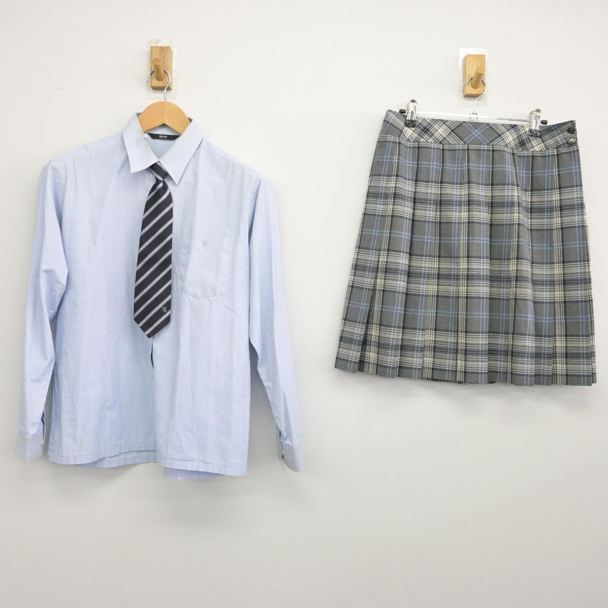 【中古】東京都 大成高等学校 女子制服 2点（シャツ・スカート）sf033235