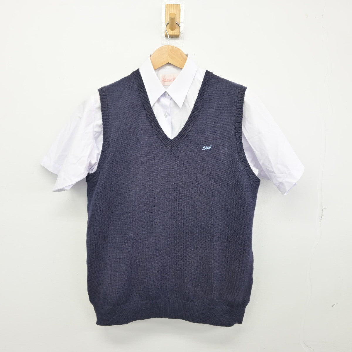 【中古】埼玉県 伊奈学園総合高等学校 女子制服 2点（ニットベスト・シャツ）sf033262