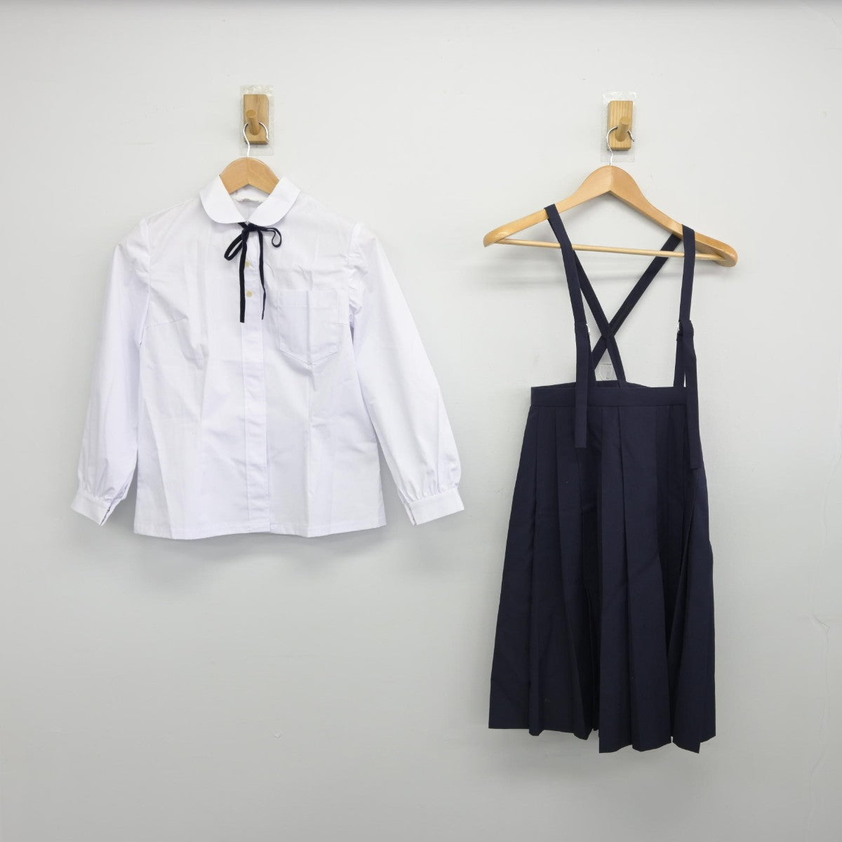 【中古】熊本県 合志中学校 女子制服 3点（シャツ・スカート）sf033267