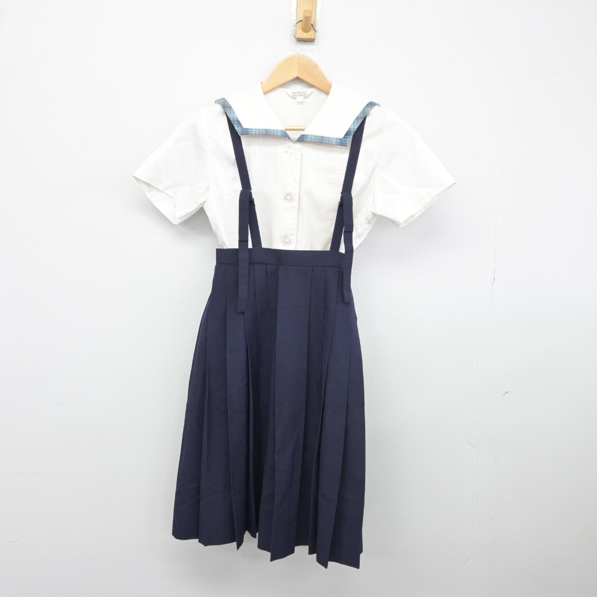 【中古】熊本県 合志中学校 女子制服 2点（セーラー服・スカート）sf033270