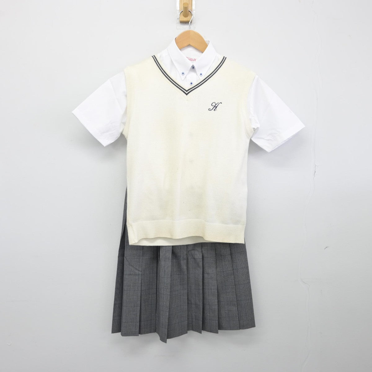 【中古】大阪府 近畿大学附属高等学校 女子制服 3点（ニットベスト・シャツ・スカート）sf033318