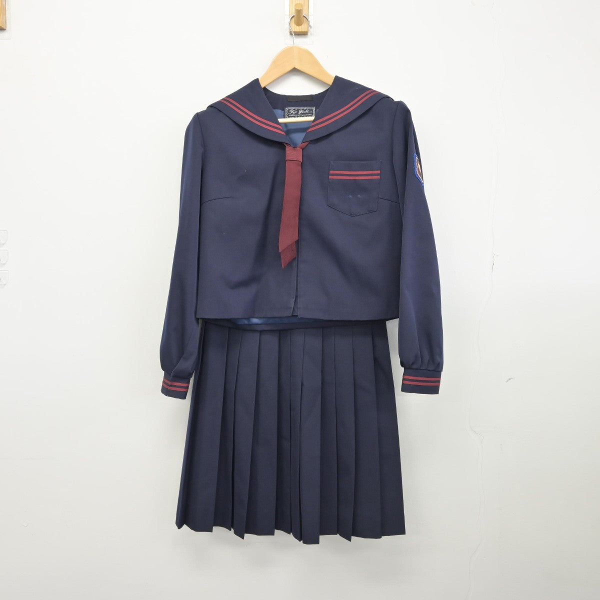 【中古】青森県 板柳中学校 女子制服 3点（セーラー服・スカート）sf033321