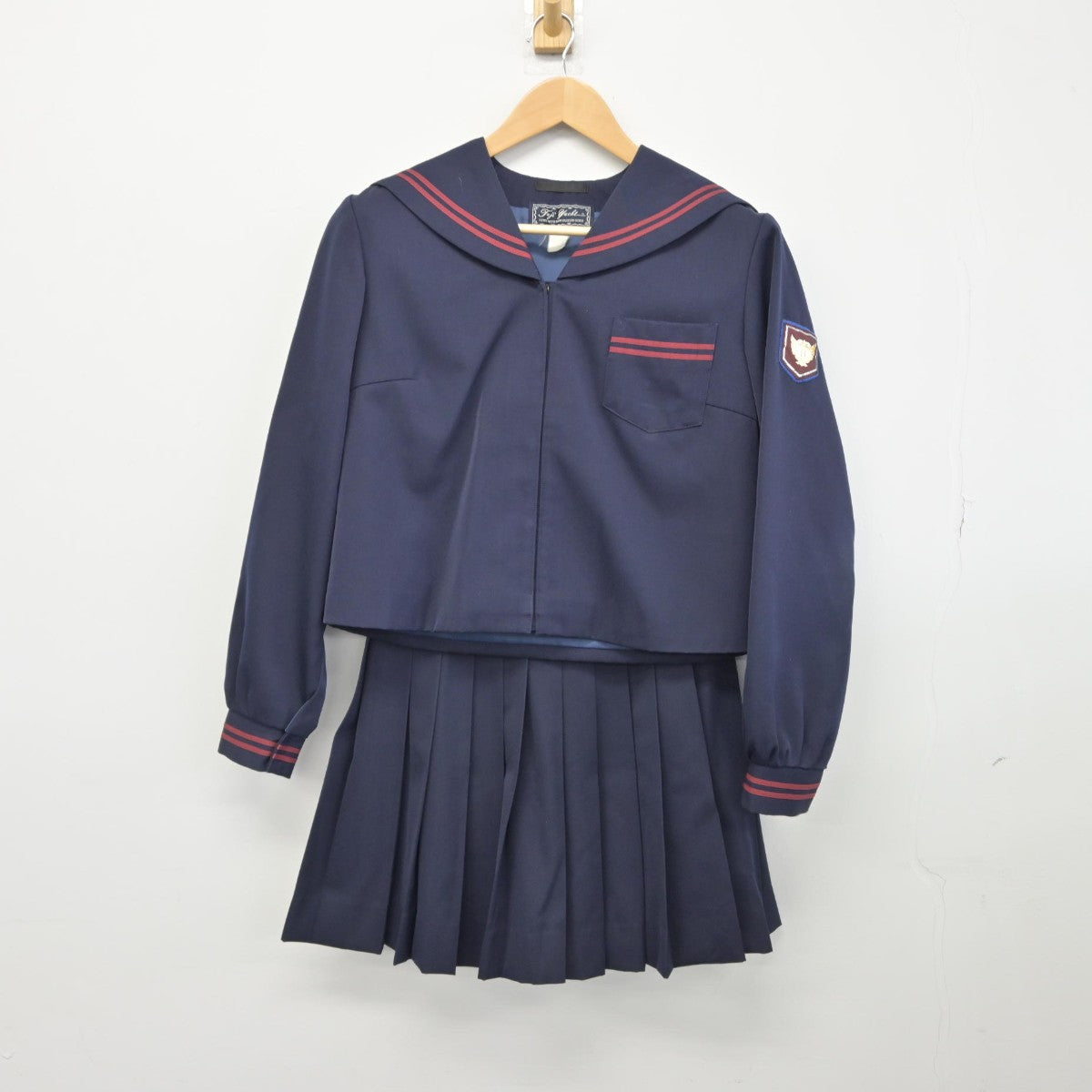 【中古】青森県 板柳中学校 女子制服 2点（セーラー服・スカート）sf033322