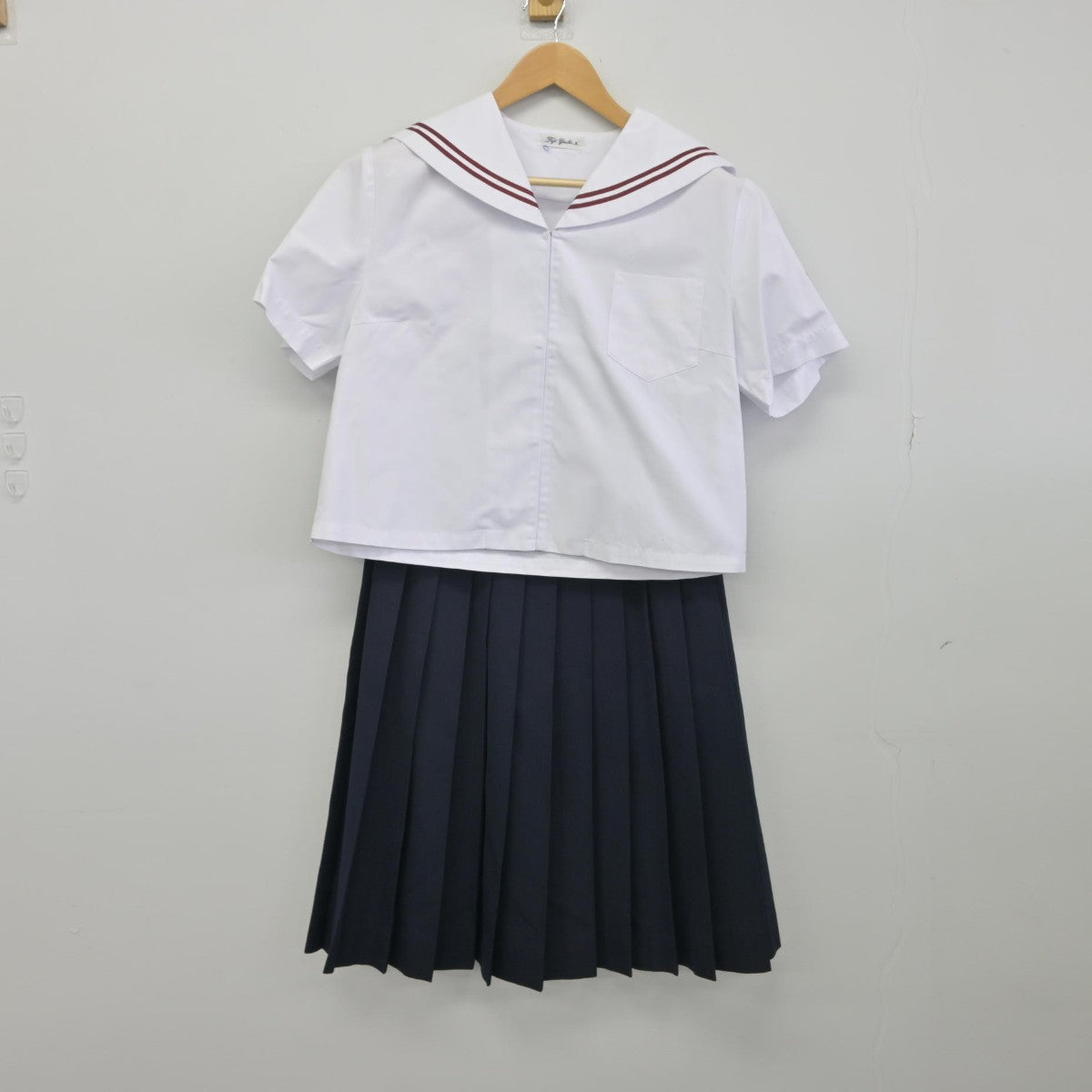 【中古】青森県 板柳中学校 女子制服 2点（セーラー服・スカート）sf033324