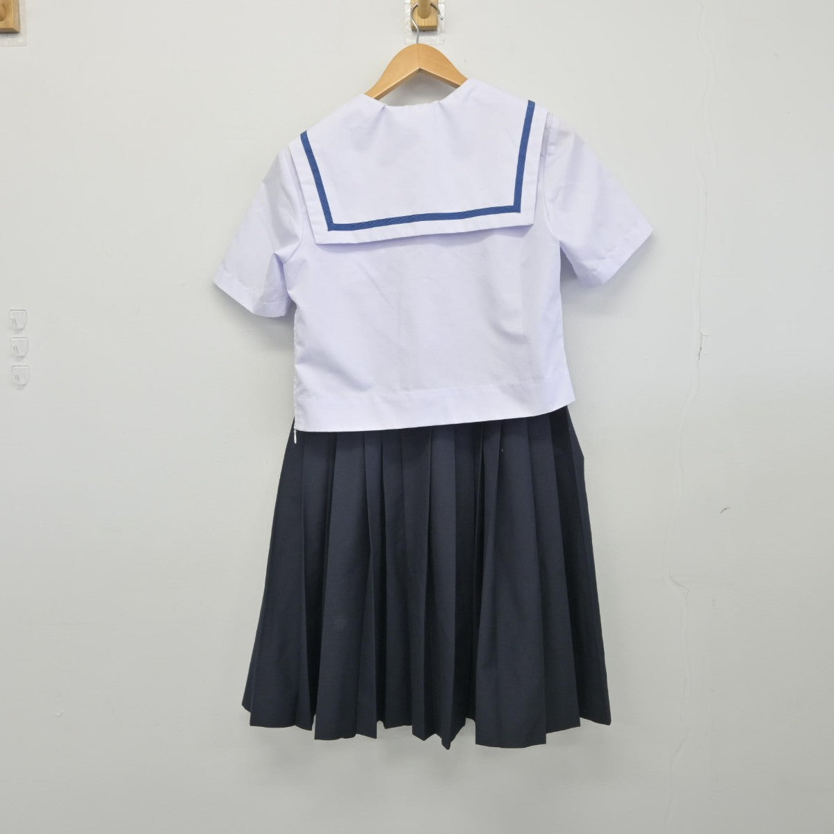 【中古】愛知県 刈谷南中学校 女子制服 2点（セーラー服・スカート）sf033385