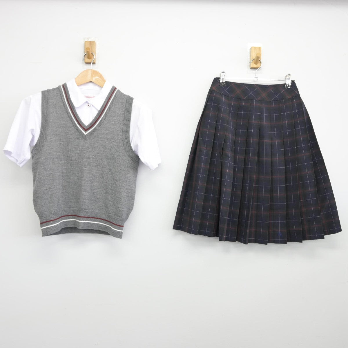 【中古】大阪府 羽衣学園高等学校 女子制服 3点（ニットベスト・シャツ・スカート）sf033409