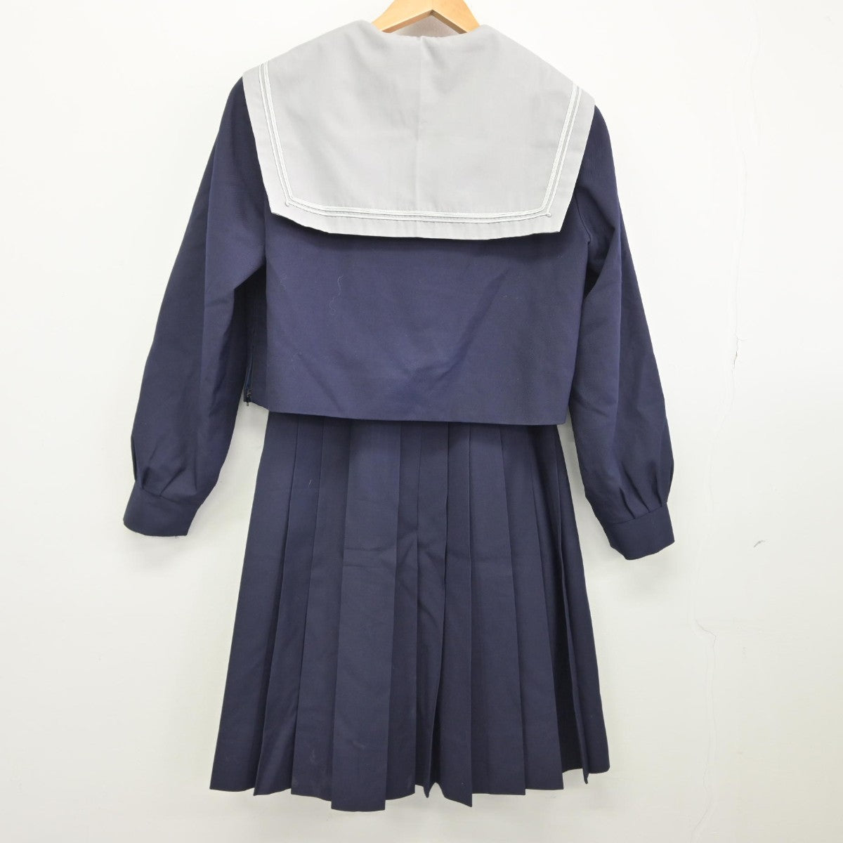 【中古】大阪府 四天王寺中学校 女子制服 3点（セーラー服・スカート）sf033442