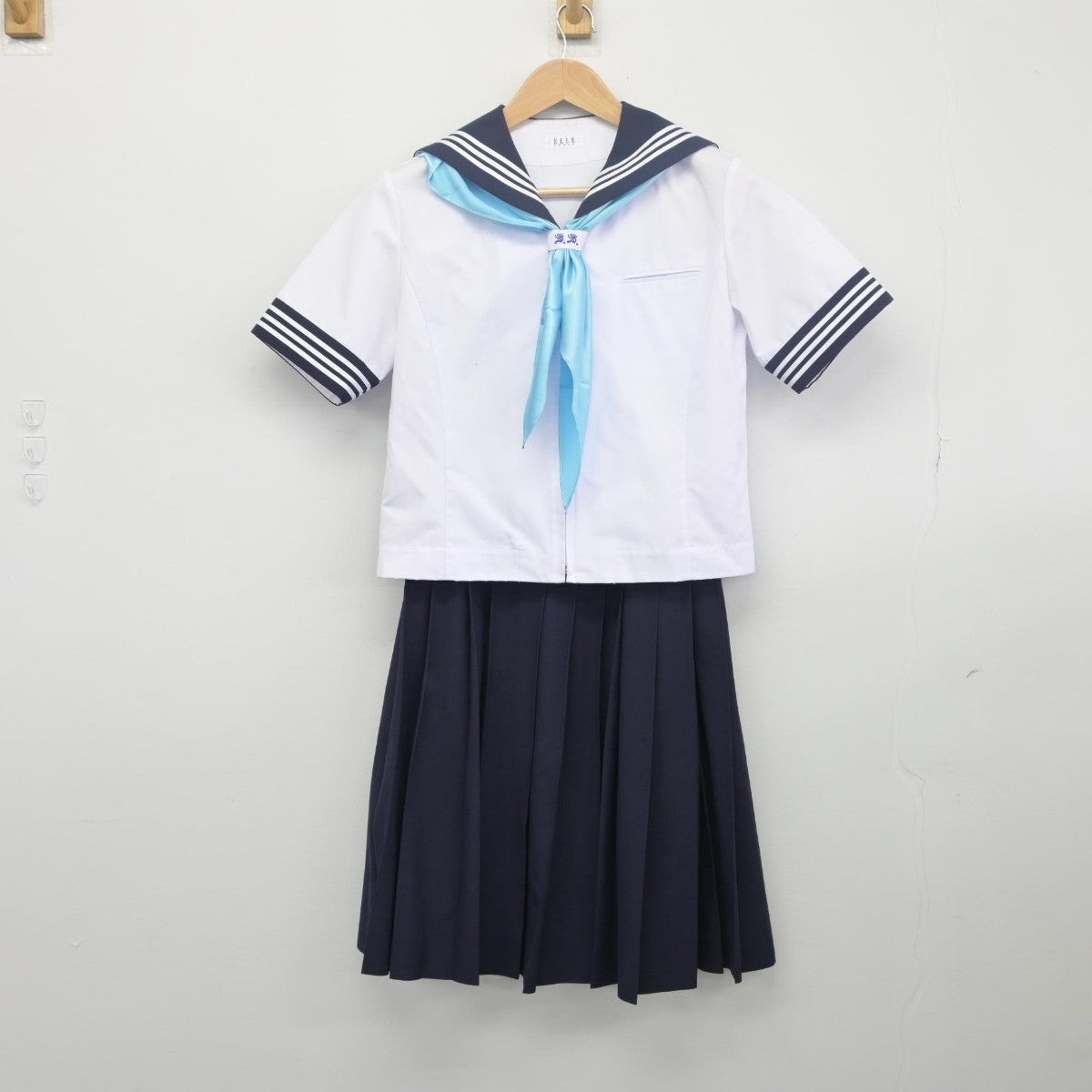 【中古】東京都 昭和女子大学附属昭和中学校 女子制服 3点（セーラー服・スカート）sf033471