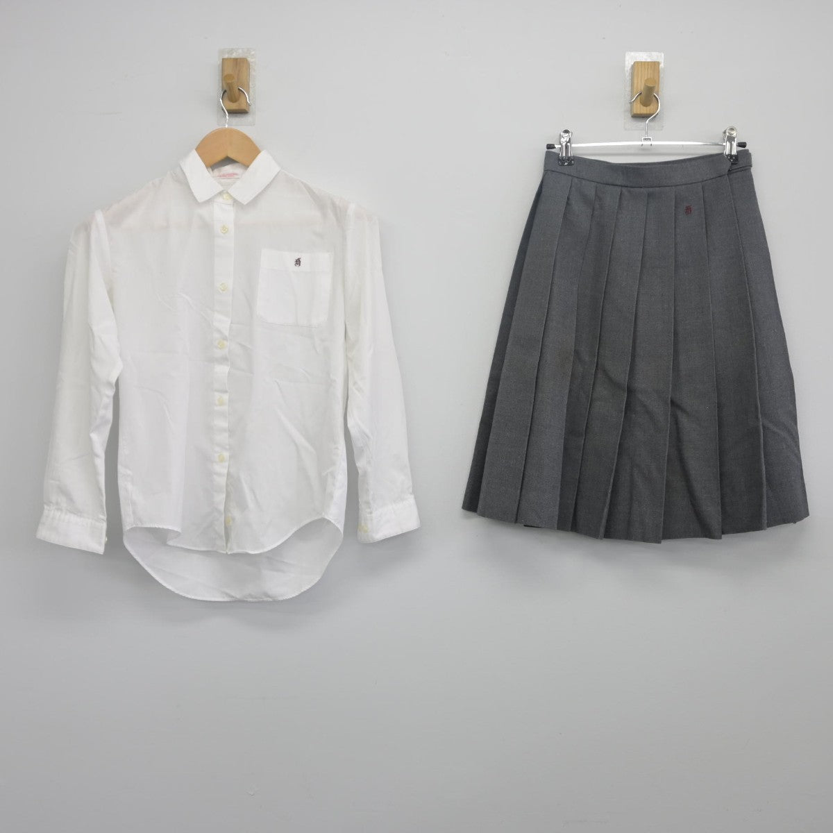 【中古】茨城県 常総学院中学高等学校 女子制服 3点（ニット・シャツ・スカート）sf033487