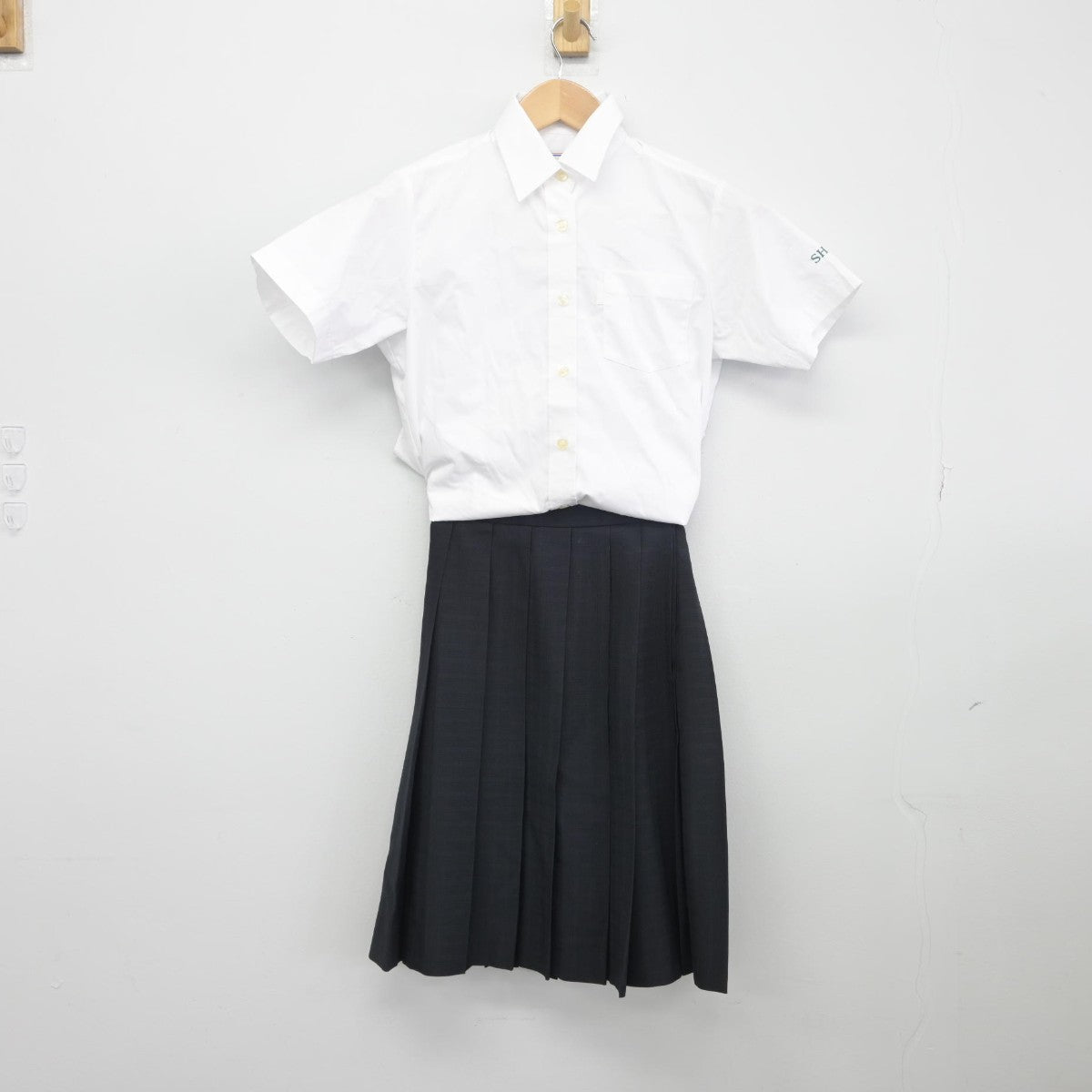 【中古】茨城県 常総学院中学高等学校 女子制服 2点（シャツ・スカート）sf033499