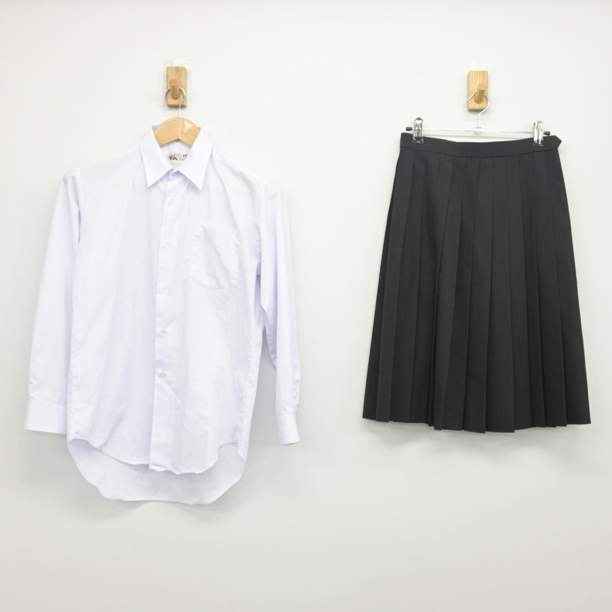 【中古】三重県 三滝中学校 女子制服 2点（シャツ・スカート）sf033542