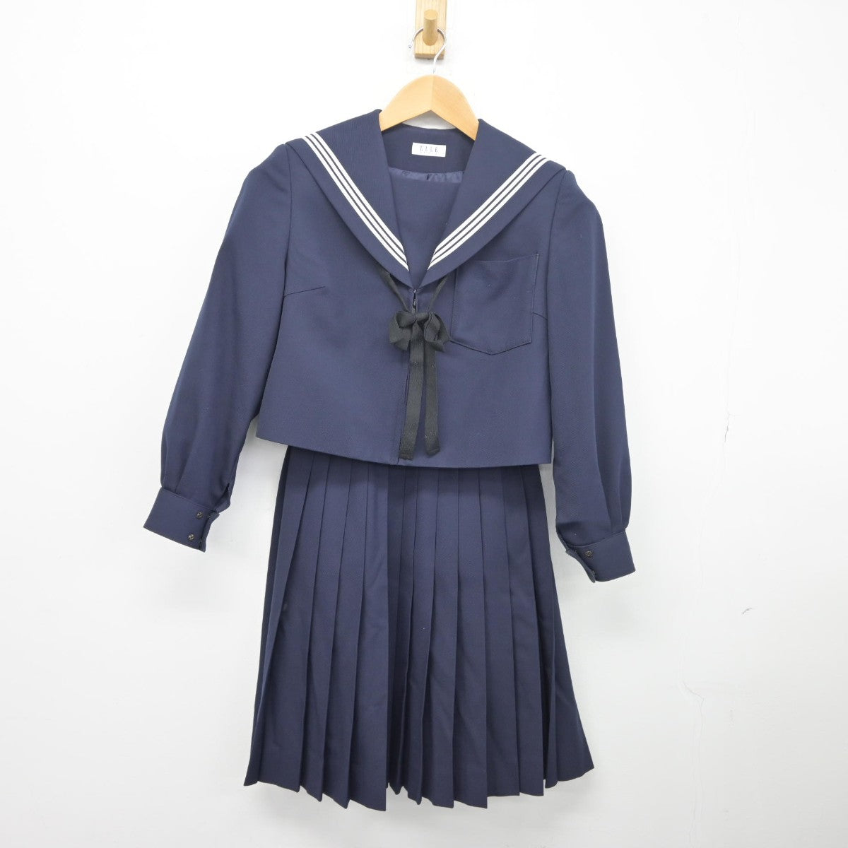 【中古】愛知県 尾西第三中学校 女子制服 3点（セーラー服・スカート）sf033581