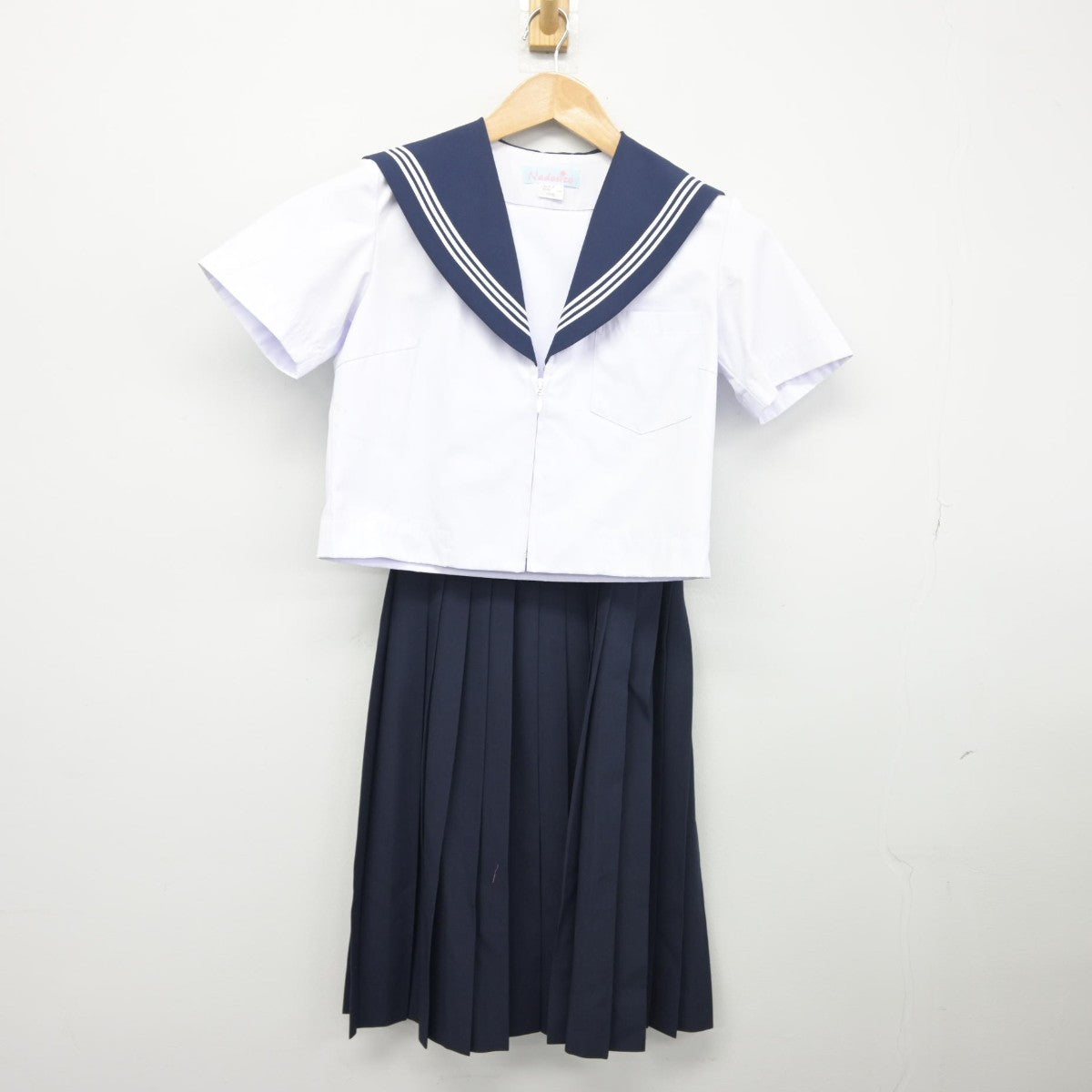 【中古】愛知県 半田中学校 女子制服 2点（セーラー服・スカート）sf033590