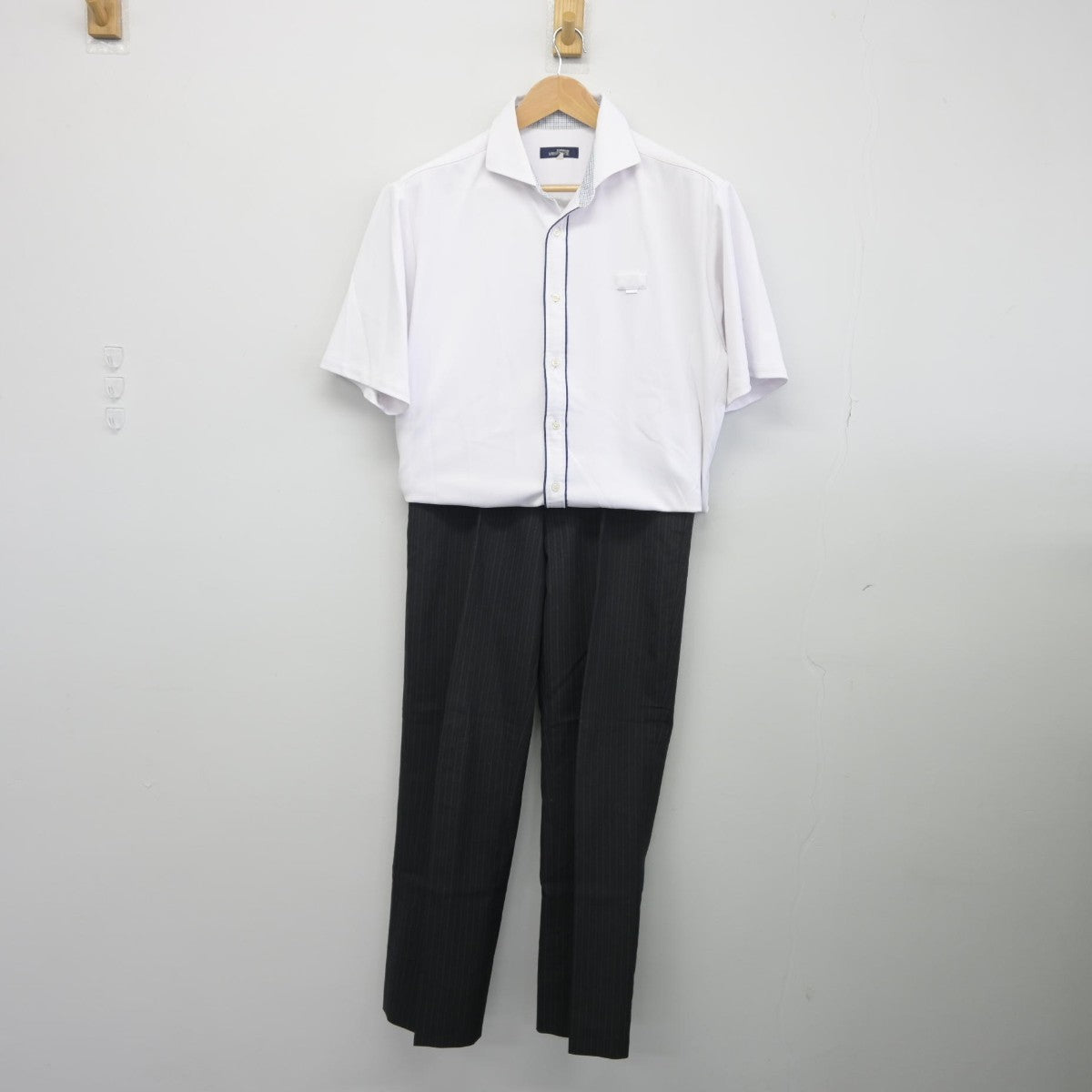 【中古】福岡県 福岡常葉高等学校 男子制服 3点（シャツ・ズボン）sf033625