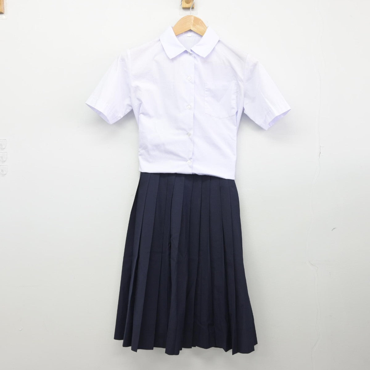 【中古】千葉県 湊中学校 女子制服 2点（シャツ・スカート）sf033651