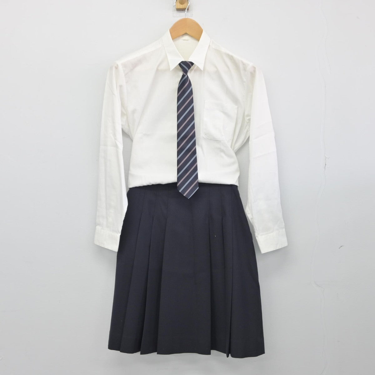 【中古】東京都 昭和女子大学附属昭和高等学校 女子制服 4点（シャツ・スカート）sf033669